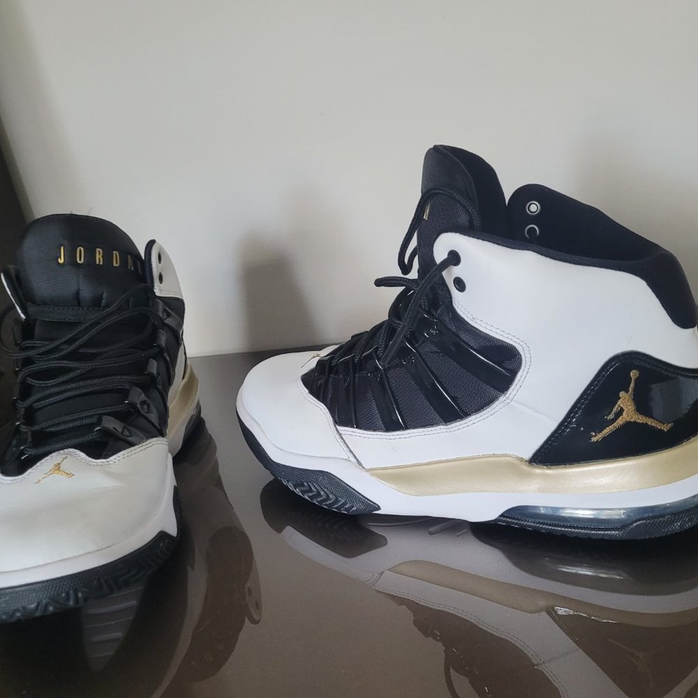 Air Jordan Max Aura white black gold big boys size 8.5 - Picture 15 of 16